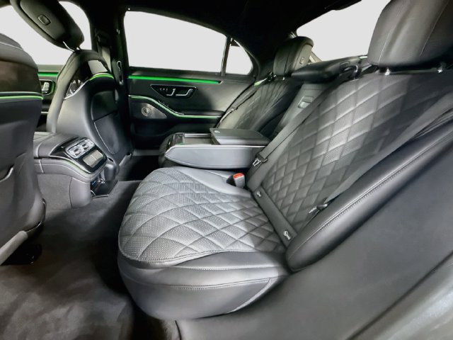 Used 2024 Mercedes-Benz S 580 4MATIC Sedan w/ Warmth & Comfort Package image 24