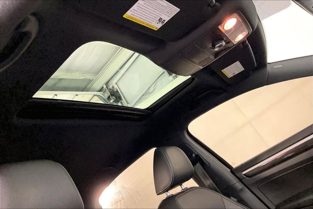 Used 2018 Volkswagen Passat 3.6 image 23