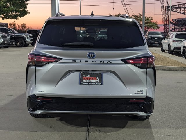 Used 2023 Toyota Sienna XSE w/ XSE Plus Package AWD/4WD image 6