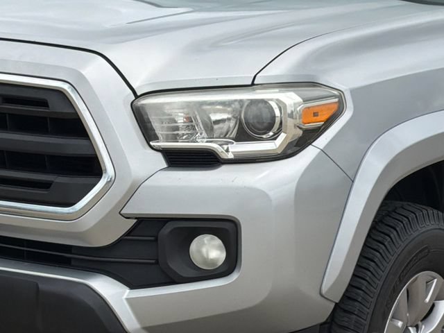 Used 2017 Toyota Tacoma SR5 w/ Tow Package AWD/4WD image 4