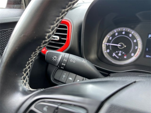 Used 2022 Hyundai Venue SEL image 24