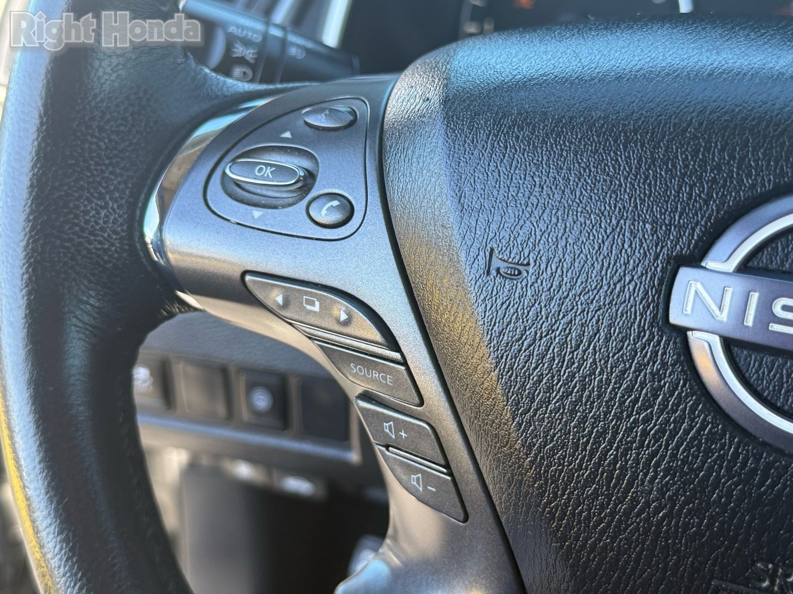 Used 2023 Nissan Murano SV image 16