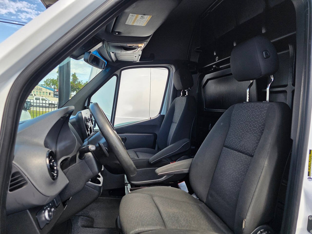 Used 2020 Mercedes-Benz Sprinter 2500 image 10