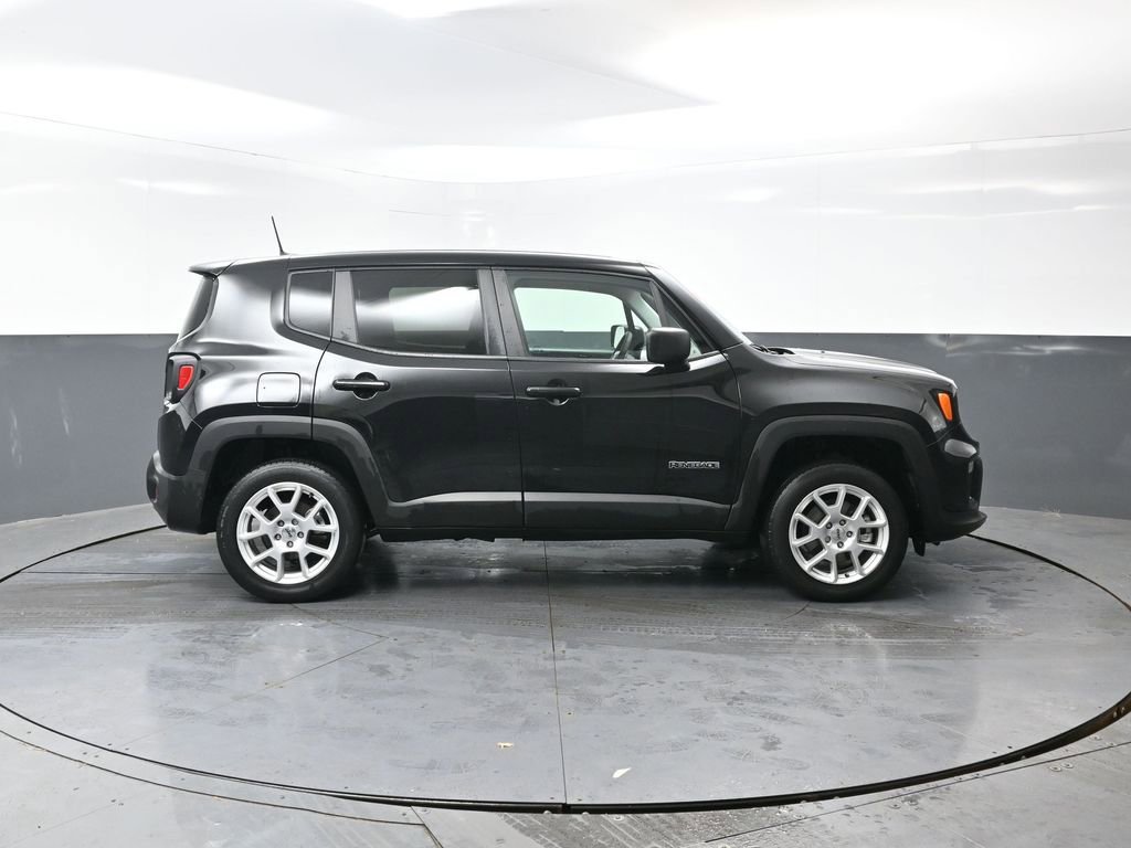 Used 2023 Jeep Renegade Latitude image 3