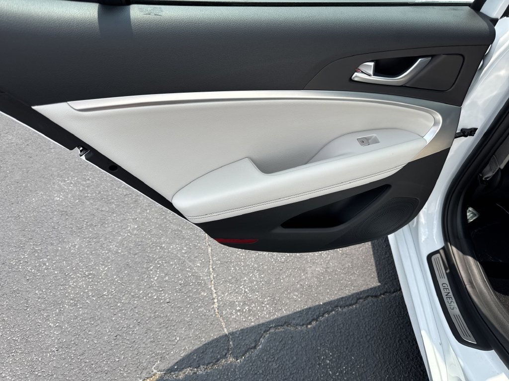 Used 2025 Genesis G70 2.5T RWD image 21