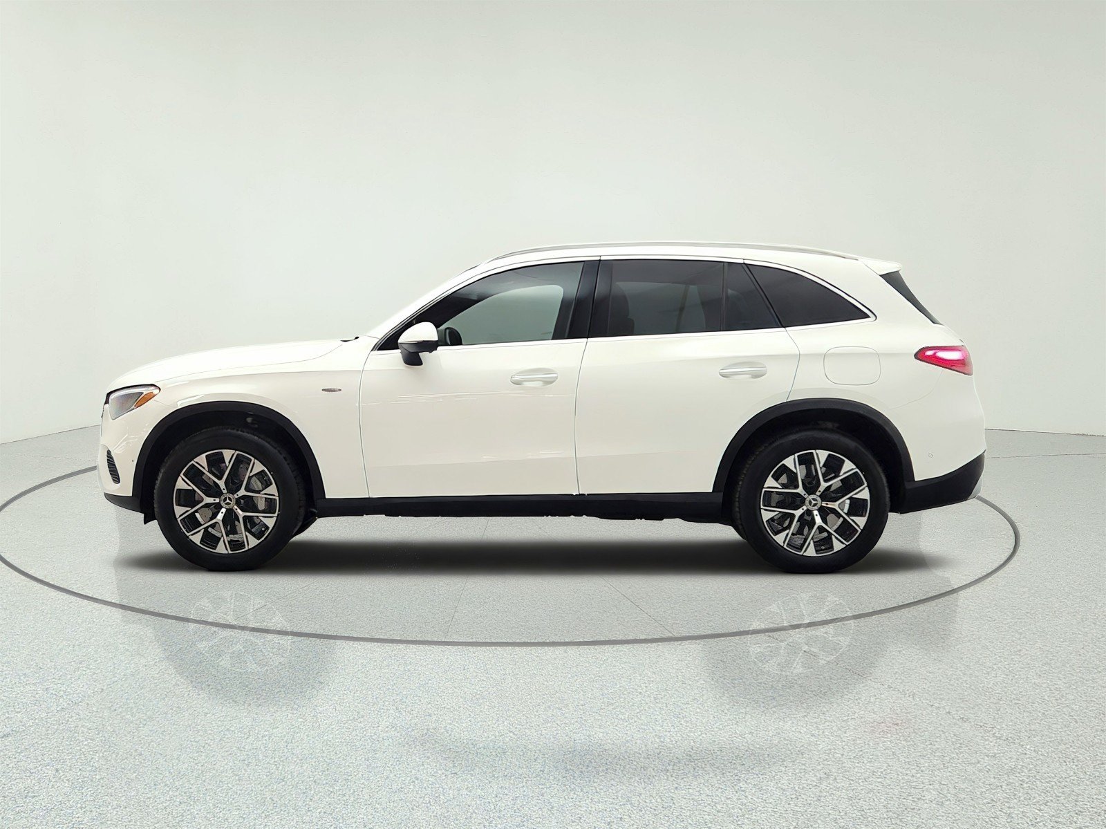 Used 2025 Mercedes-Benz GLC 350e 4MATIC image 8