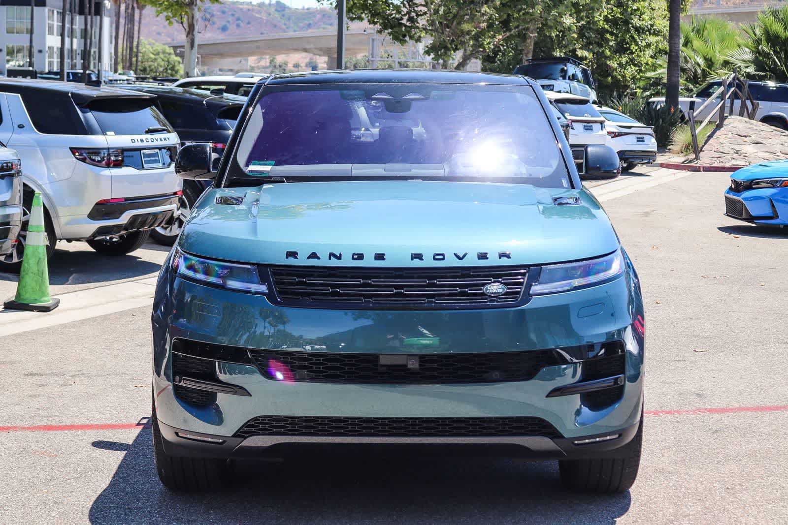 Used 2023 Land Rover Range Rover Sport SE AWD/4WD image 2