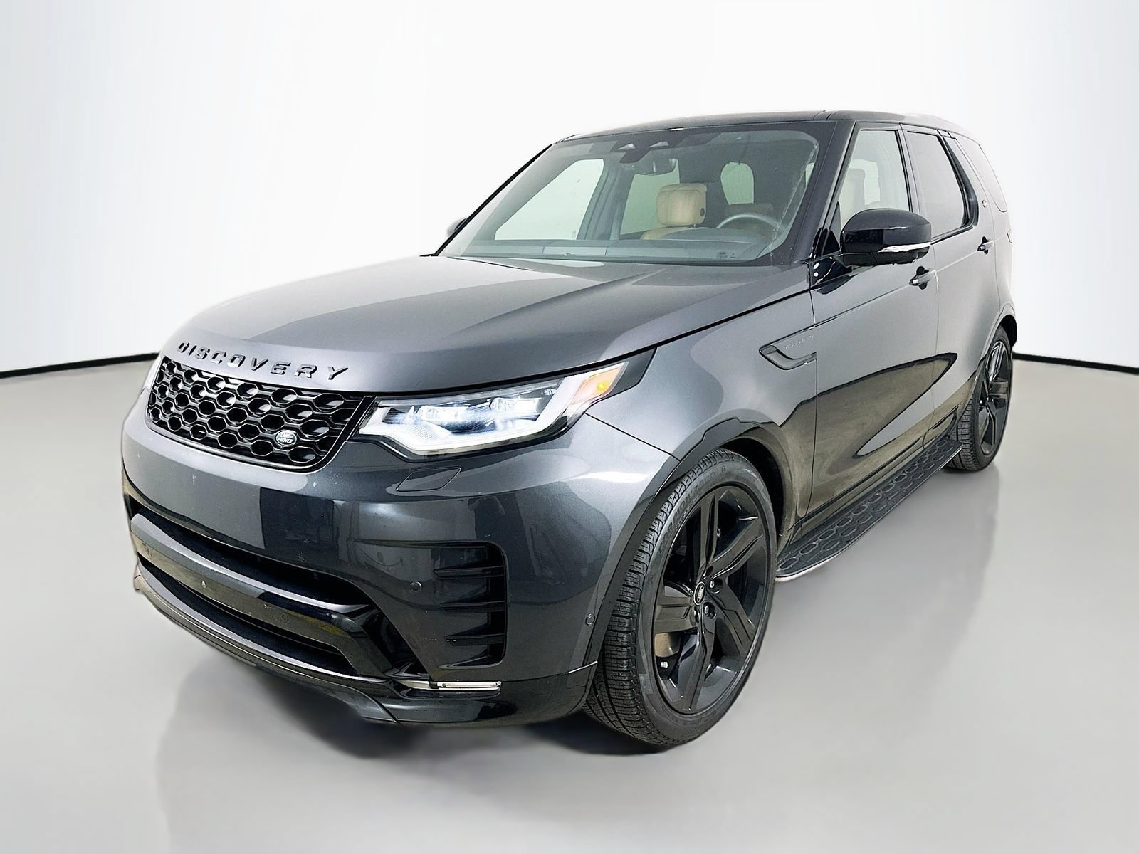 Used 2025 Land Rover Discovery Dynamic SE AWD/4WD image 1