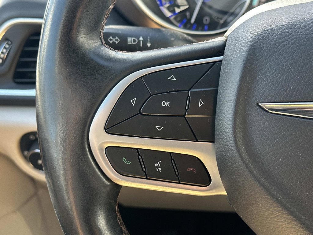 Used 2018 Chrysler Pacifica Touring-L Plus FWD image 25