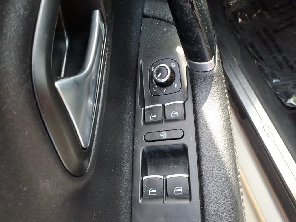 Used 2014 Volkswagen CC Executive FWD image 19