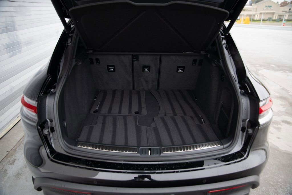 Certified 2025 Porsche Macan image 25