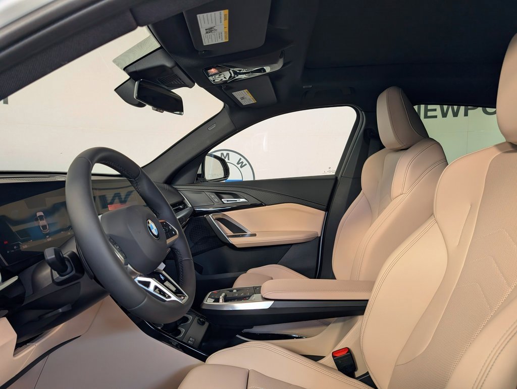 New 2025 BMW X2 xDrive28i w/ M Sport Package image 2