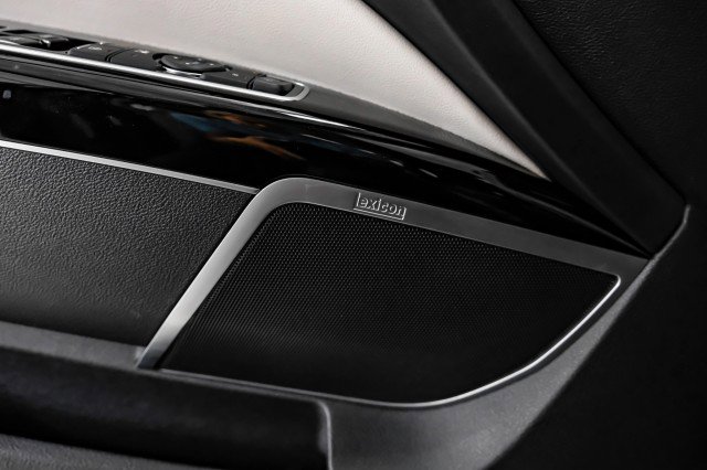 Used 2016 Kia K900 Luxury RWD image 35