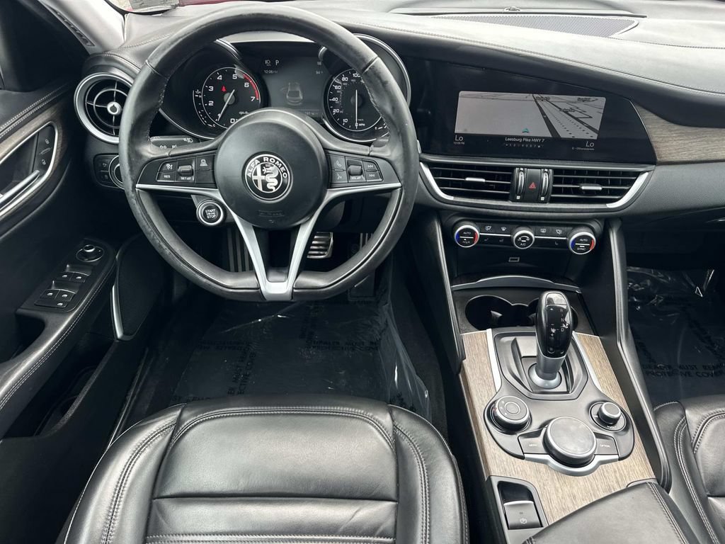 Used 2018 Alfa Romeo Giulia Ti w/ Quick Order Package 22Z Lusso RWD image 18
