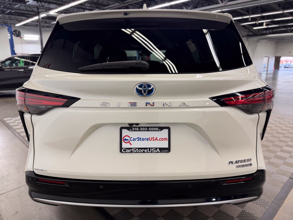 Used 2021 Toyota Sienna Platinum FWD image 5