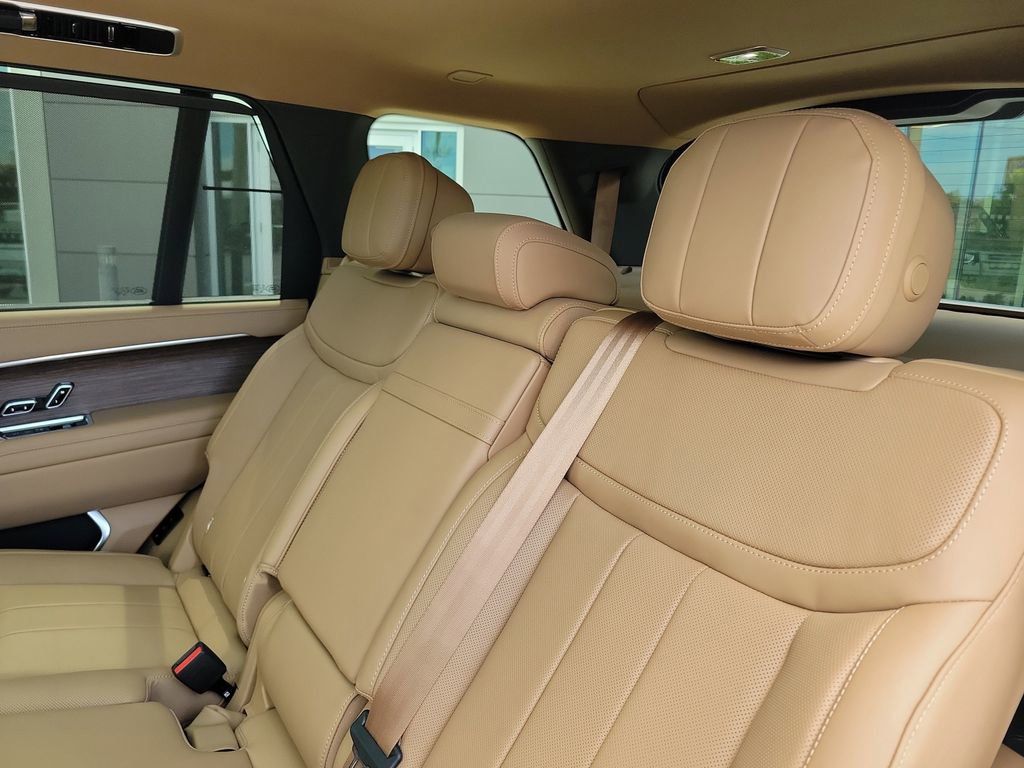 New 2026 Land Rover Range Rover Long Wheelbase SE AWD/4WD image 15