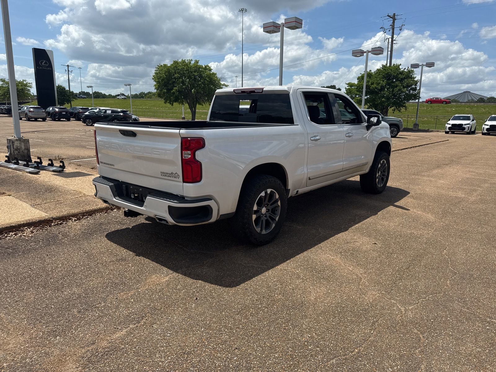 Used 2023 Chevrolet Silverado 1500 High Country w/ Technology Package AWD/4WD image 5