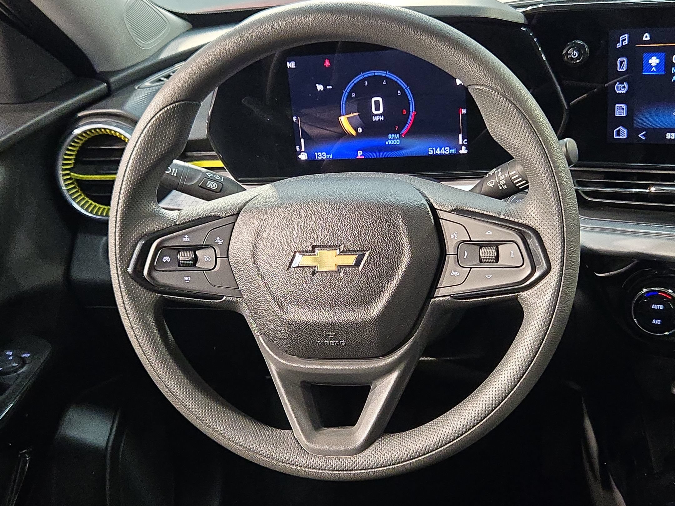 Used 2025 Chevrolet Trax LT FWD image 25