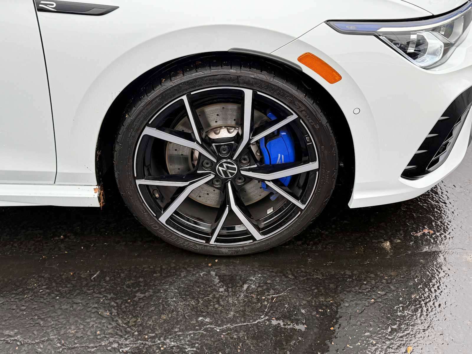 Certified 2024 Volkswagen Golf R image 9