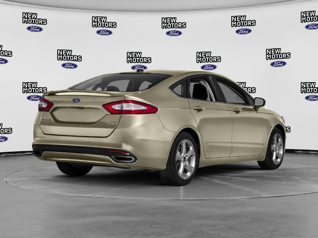 Used 2016 Ford Fusion SE FWD image 2