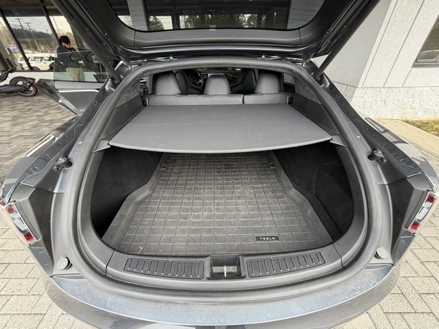 Used 2015 Tesla Model S 90D image 16