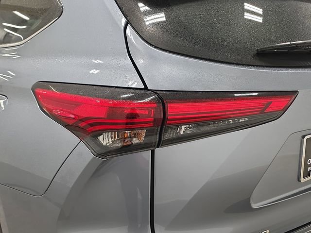 Used 2021 Toyota Highlander Platinum image 32