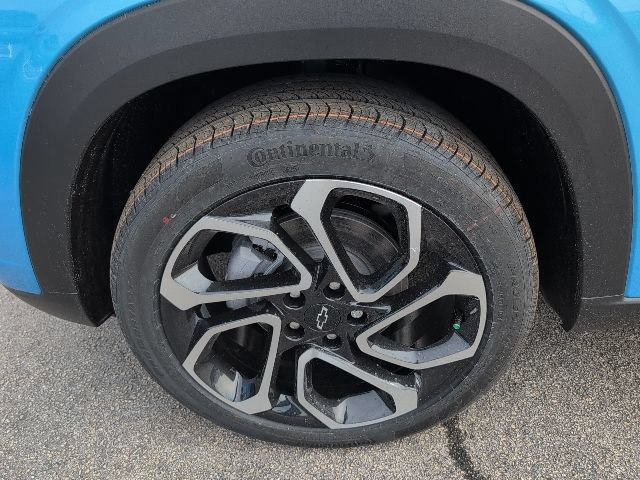 New 2026 Chevrolet Trax RS w/ Sunroof Package FWD image 3