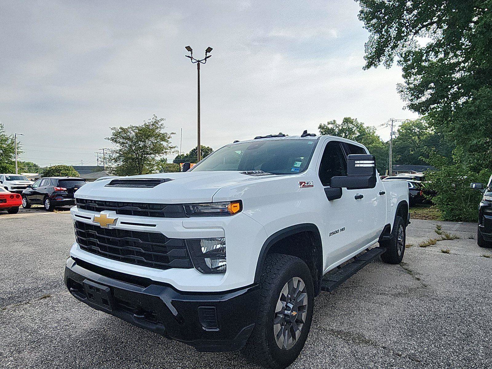 Used 2024 Chevrolet Silverado 2500 Custom w/ Custom Value Package AWD/4WD image 1