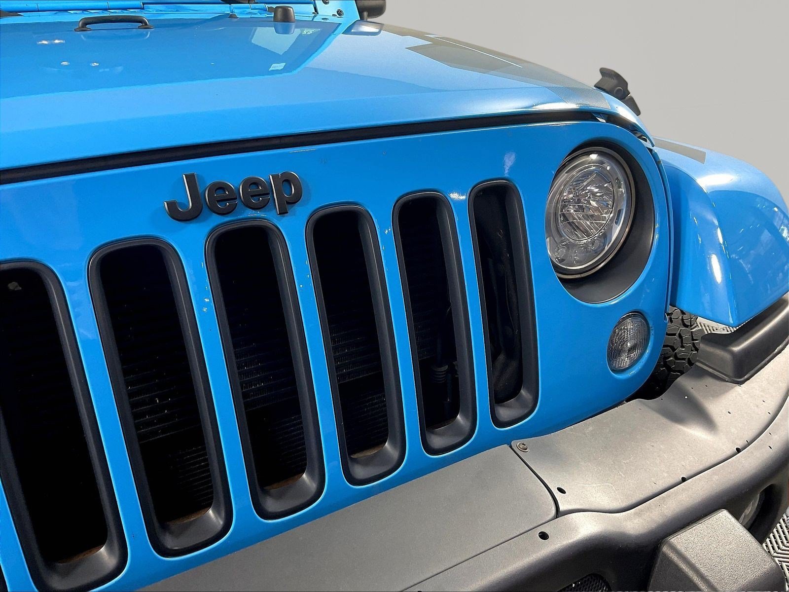 Used 2017 Jeep Wrangler Unlimited Sahara AWD/4WD image 28