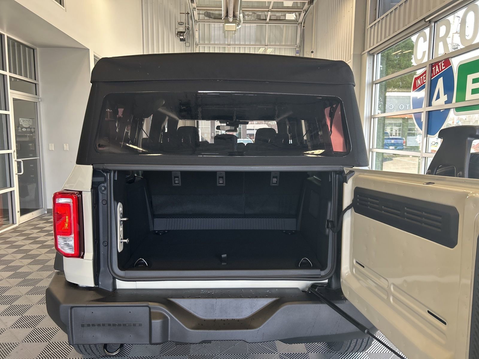 New 2025 Ford Bronco 4-Door image 10