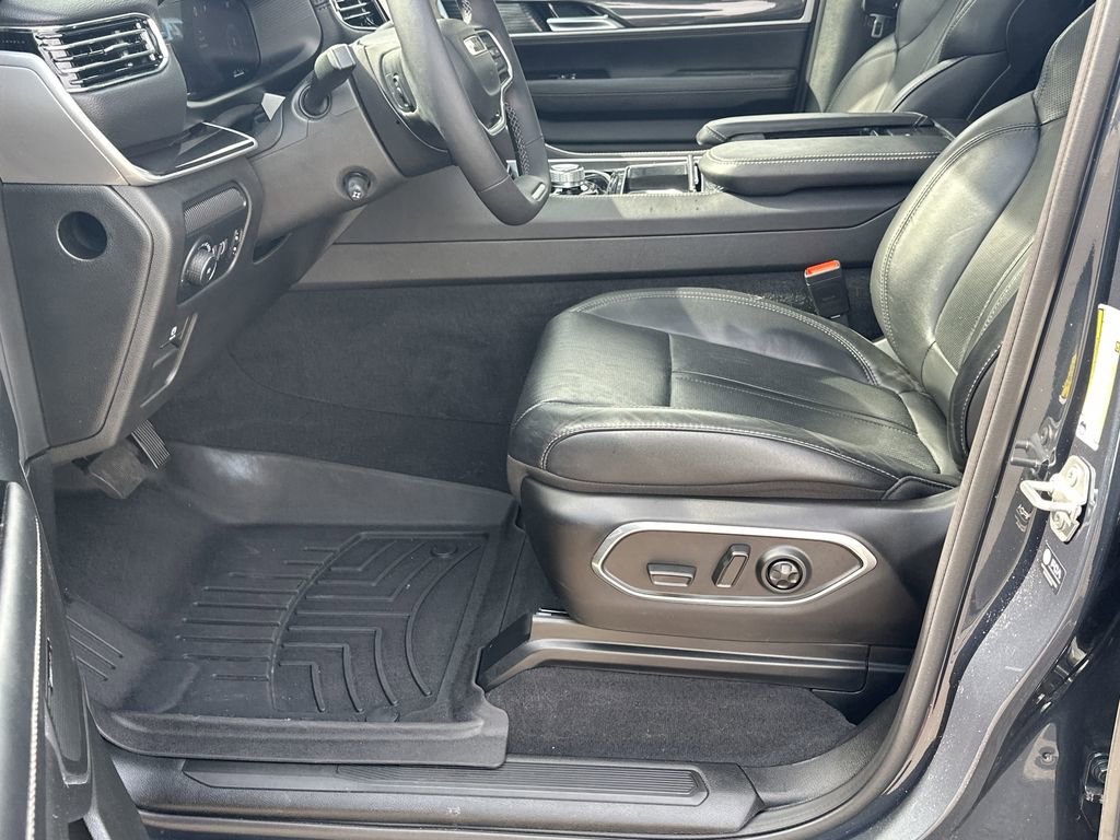 Used 2024 Jeep Wagoneer 2WD w/ Premium Group I image 9