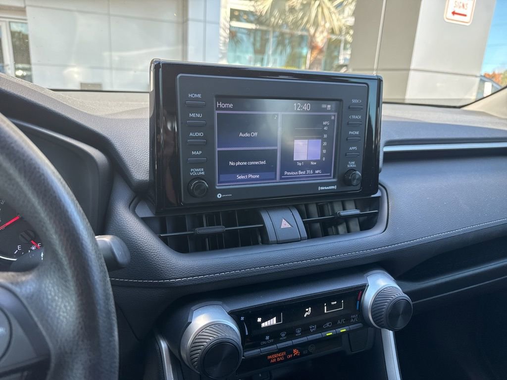 Used 2021 Toyota RAV4 LE FWD image 2