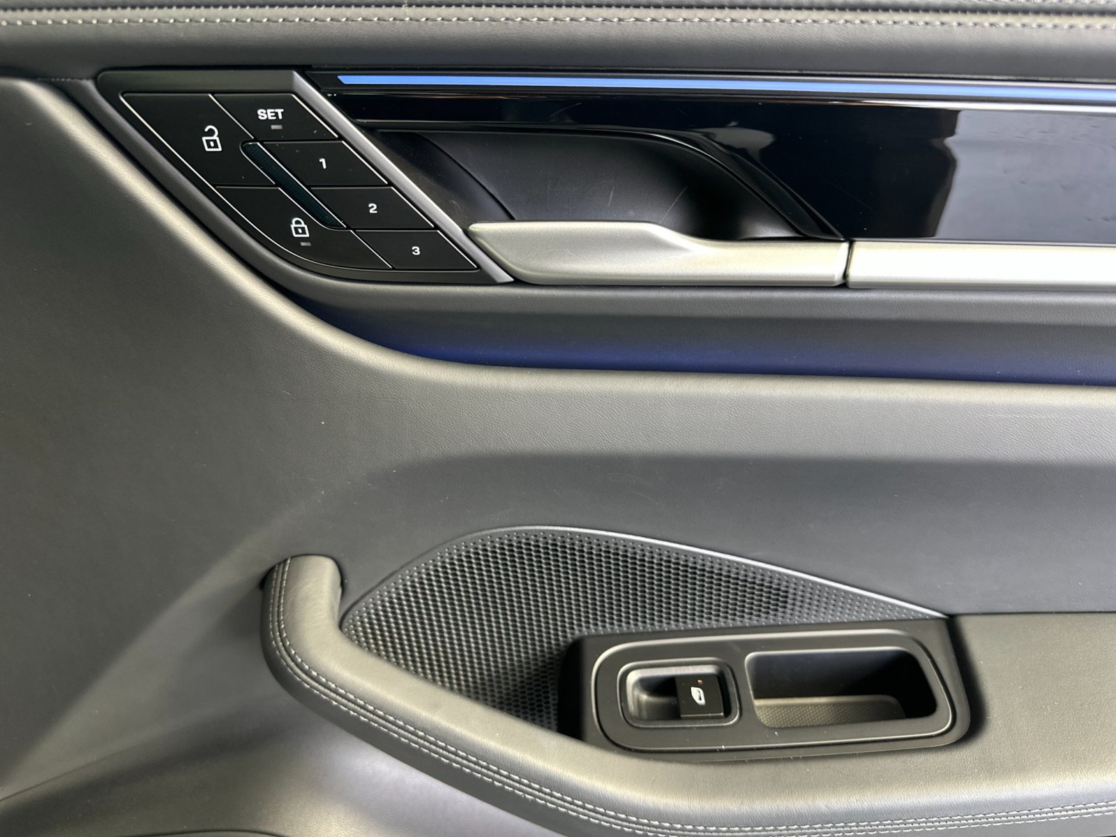 Certified 2025 Porsche Macan Electric RWD image 20
