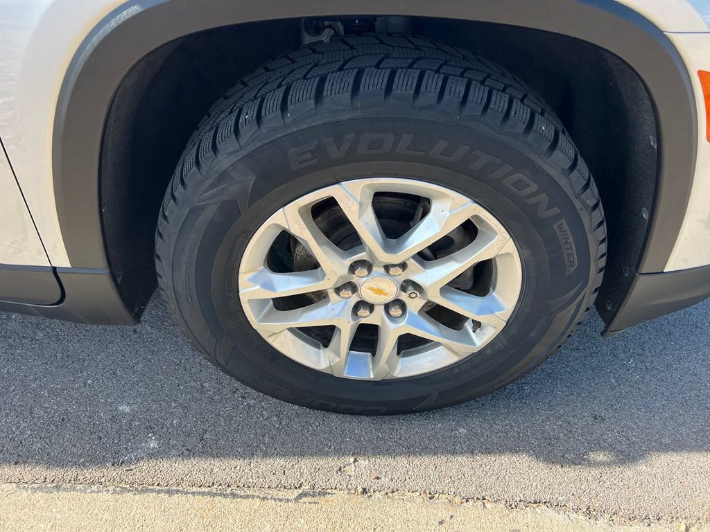 Used 2022 Chevrolet Traverse LS AWD/4WD image 11