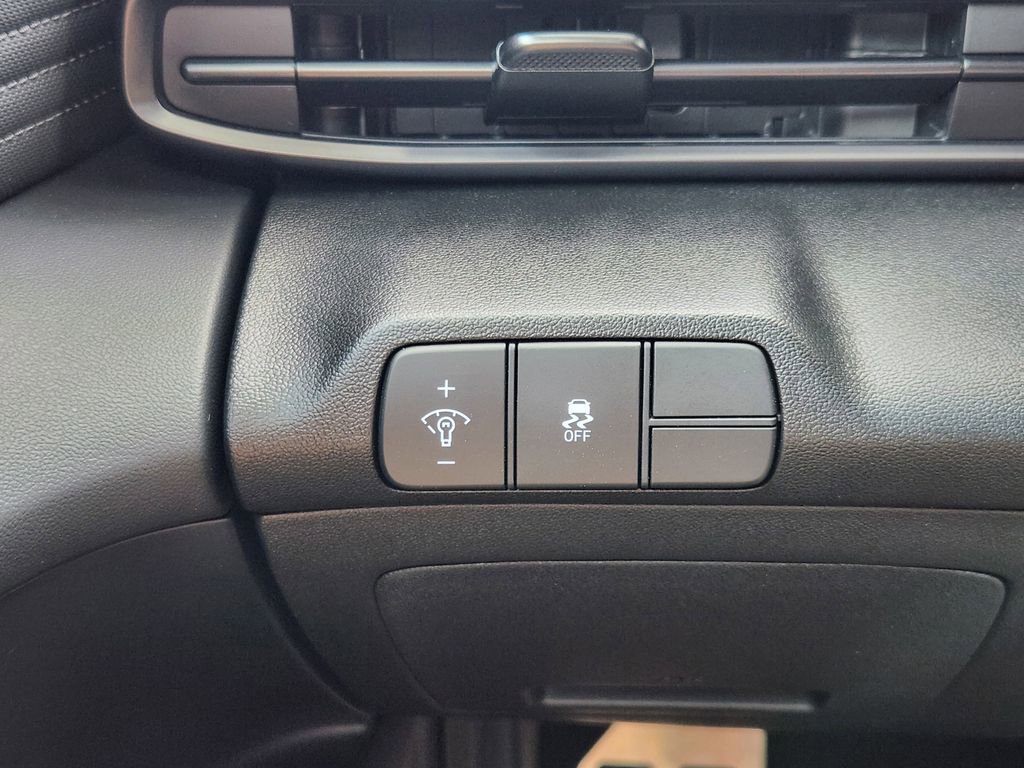 Used 2025 Hyundai Elantra Sport image 21