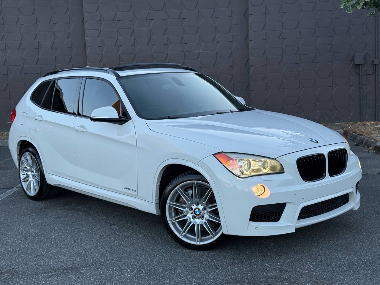 Used 2015 BMW X1 xDrive35i w/ Ultimate Package AWD/4WD image 2