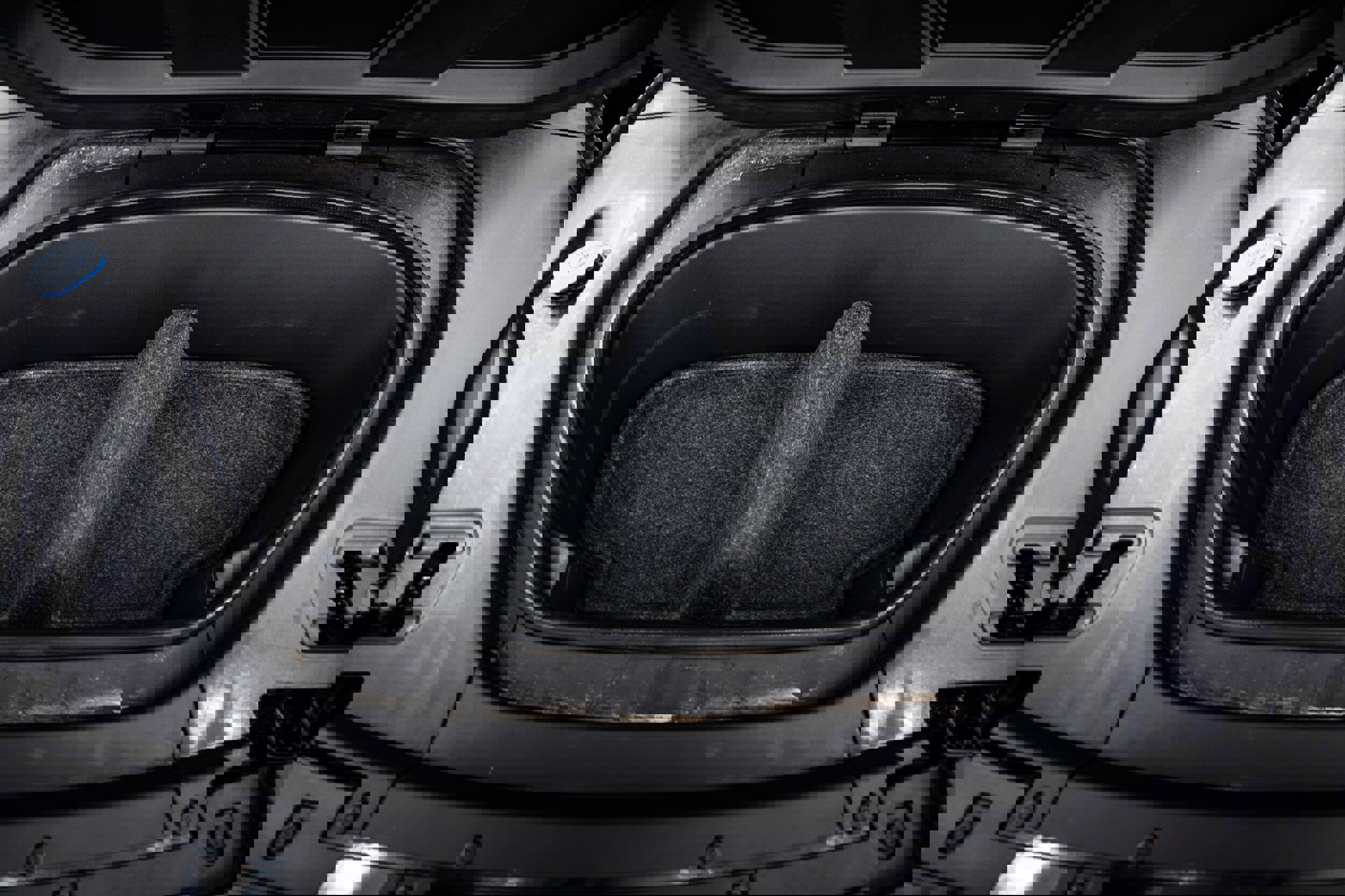 Used 2021 Volvo XC40 P8 Recharge image 22