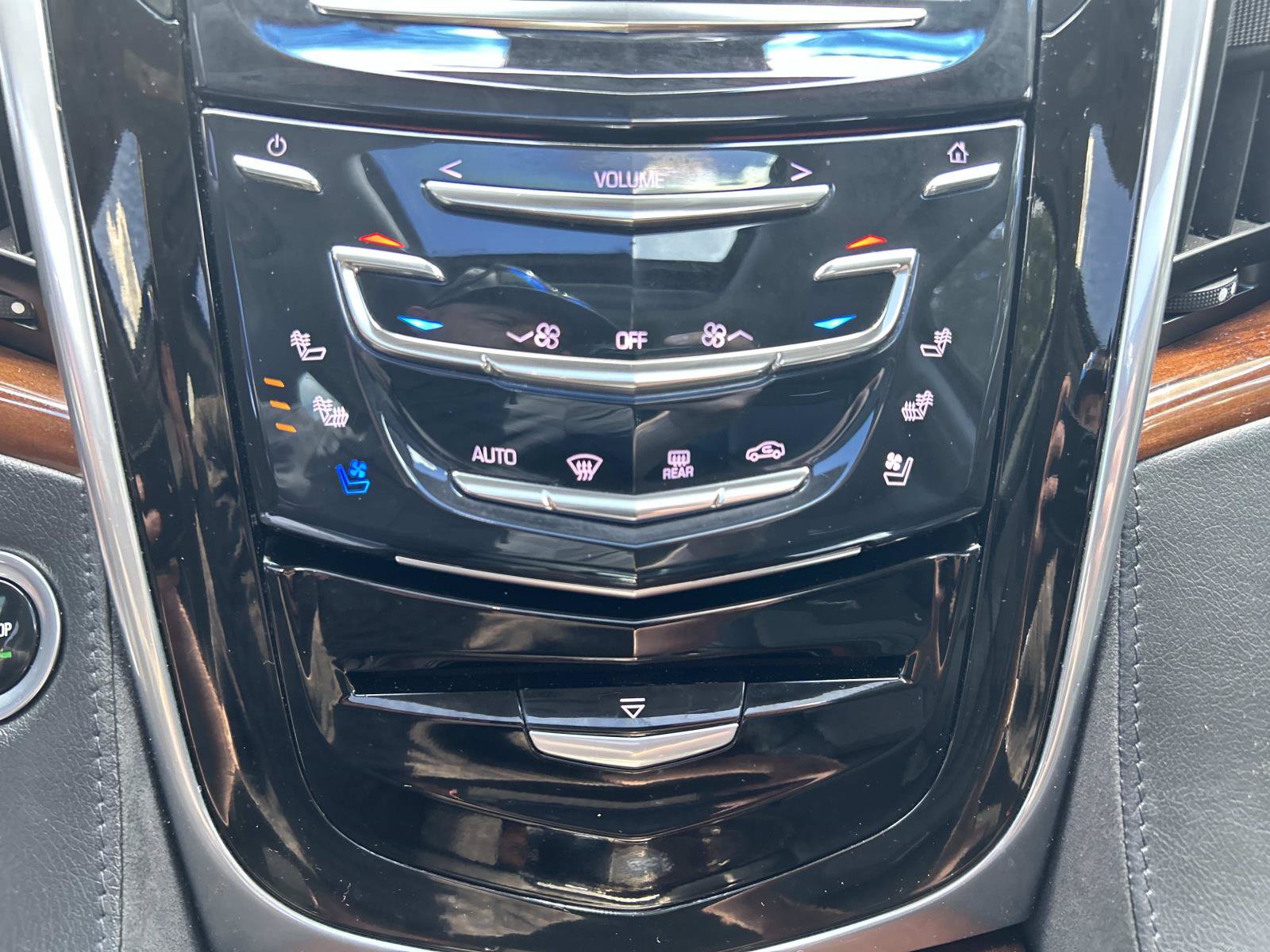 Used 2018 Cadillac Escalade ESV Premium Luxury AWD/4WD image 32