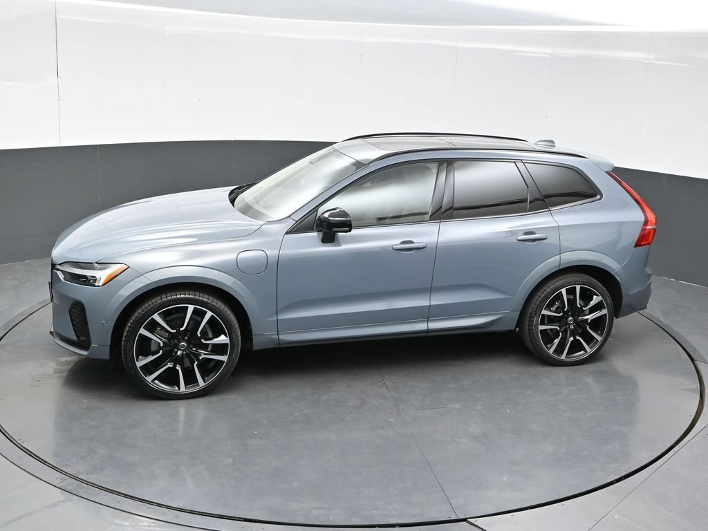Used 2024 Volvo XC60 T8 Ultimate AWD/4WD image 32