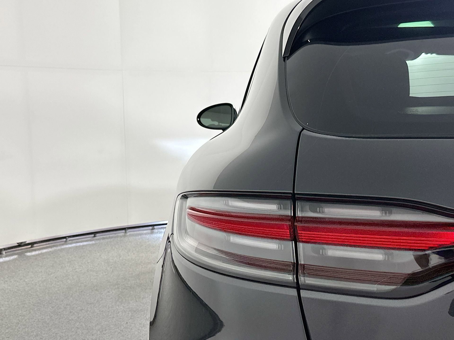 Certified 2025 Porsche Macan image 16
