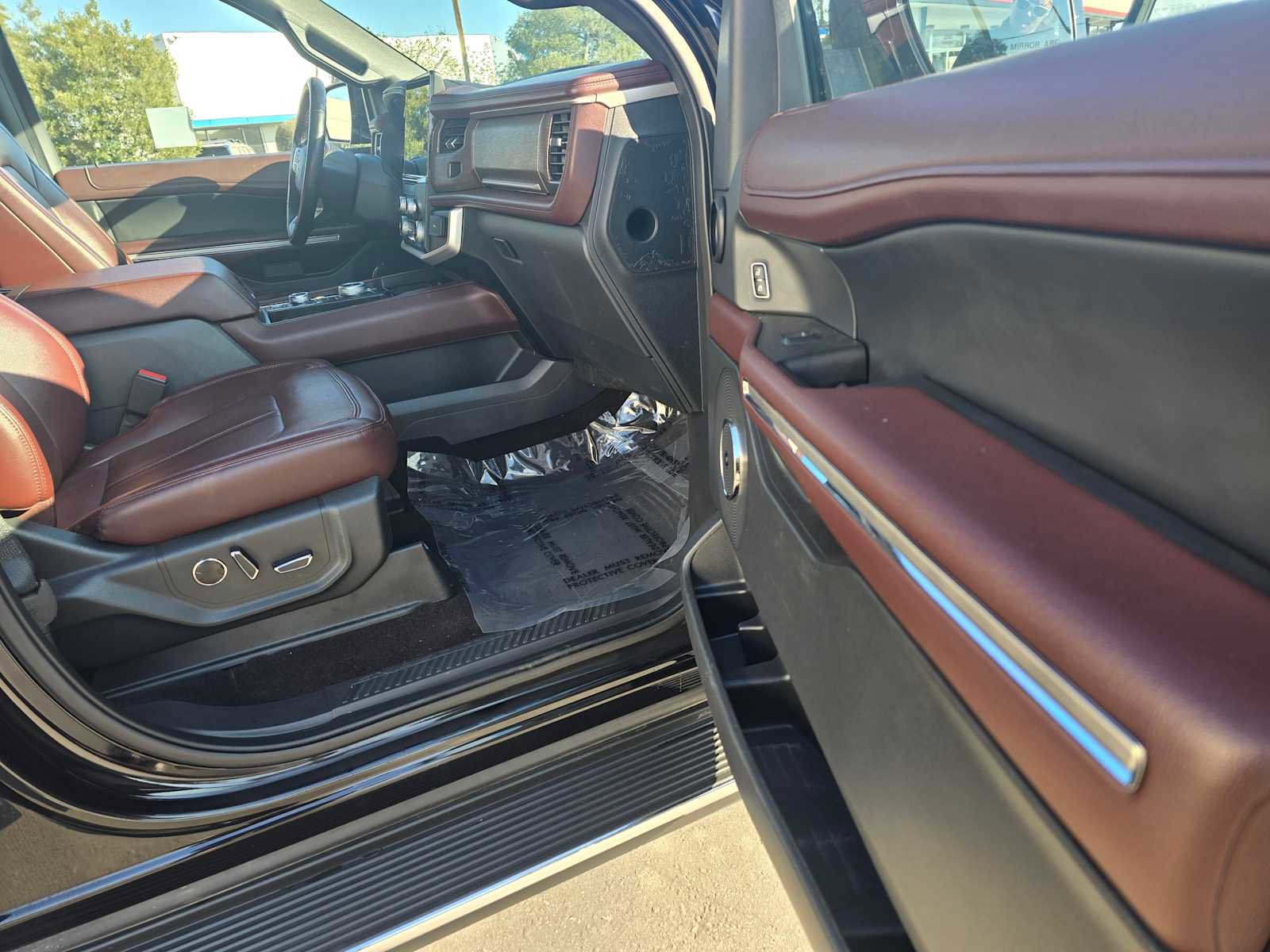 Used 2023 Ford Expedition Limited image 10