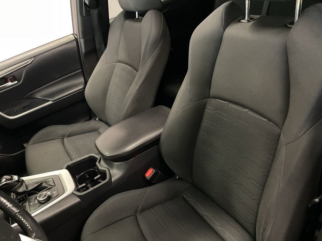 Used 2022 Toyota RAV4 SE w/ Convenience Package image 19