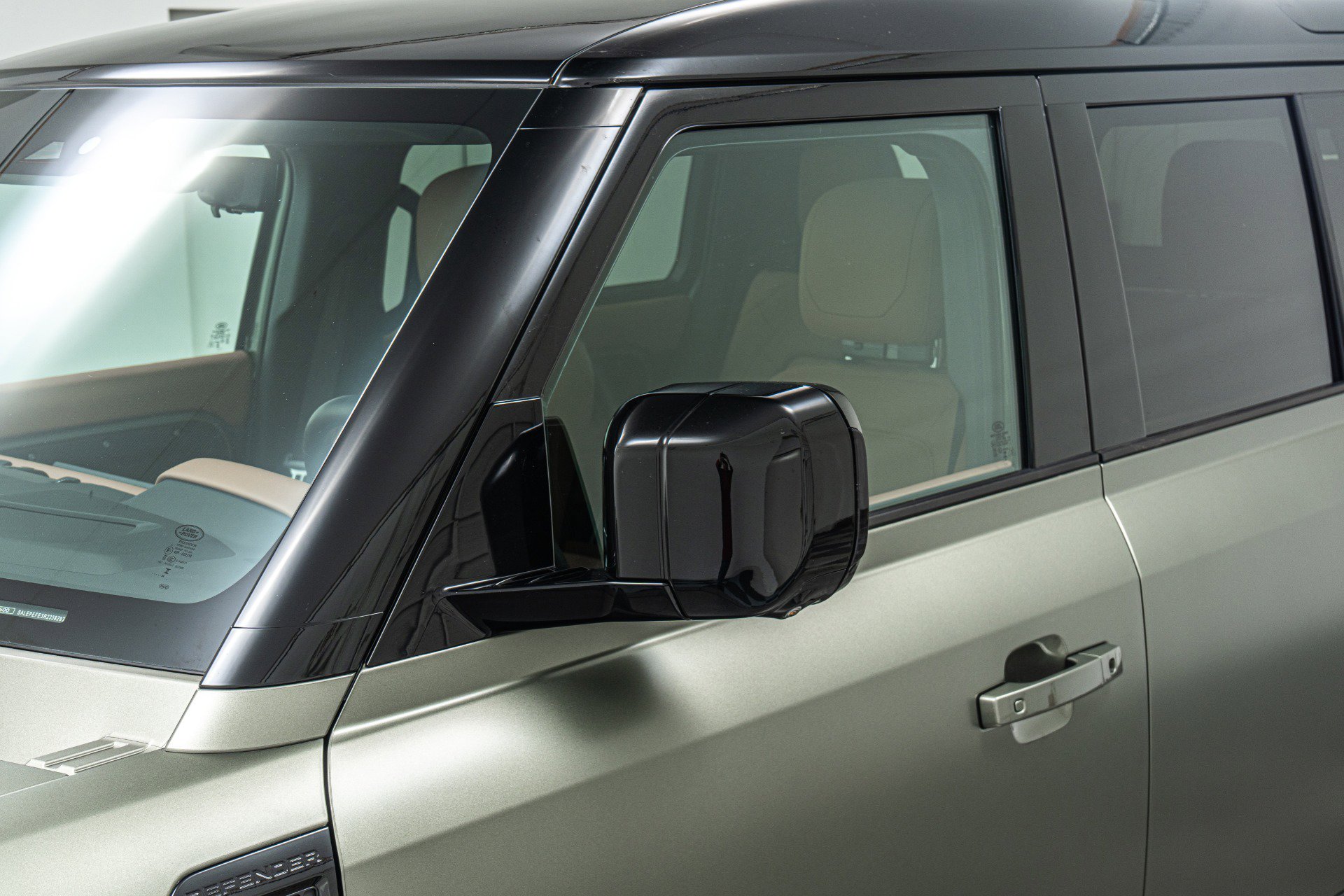 Used 2024 Land Rover Defender 110 SE image 39