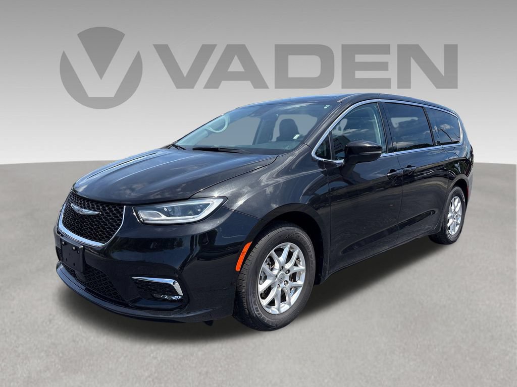 Used 2023 Chrysler Pacifica Touring-L FWD image 1
