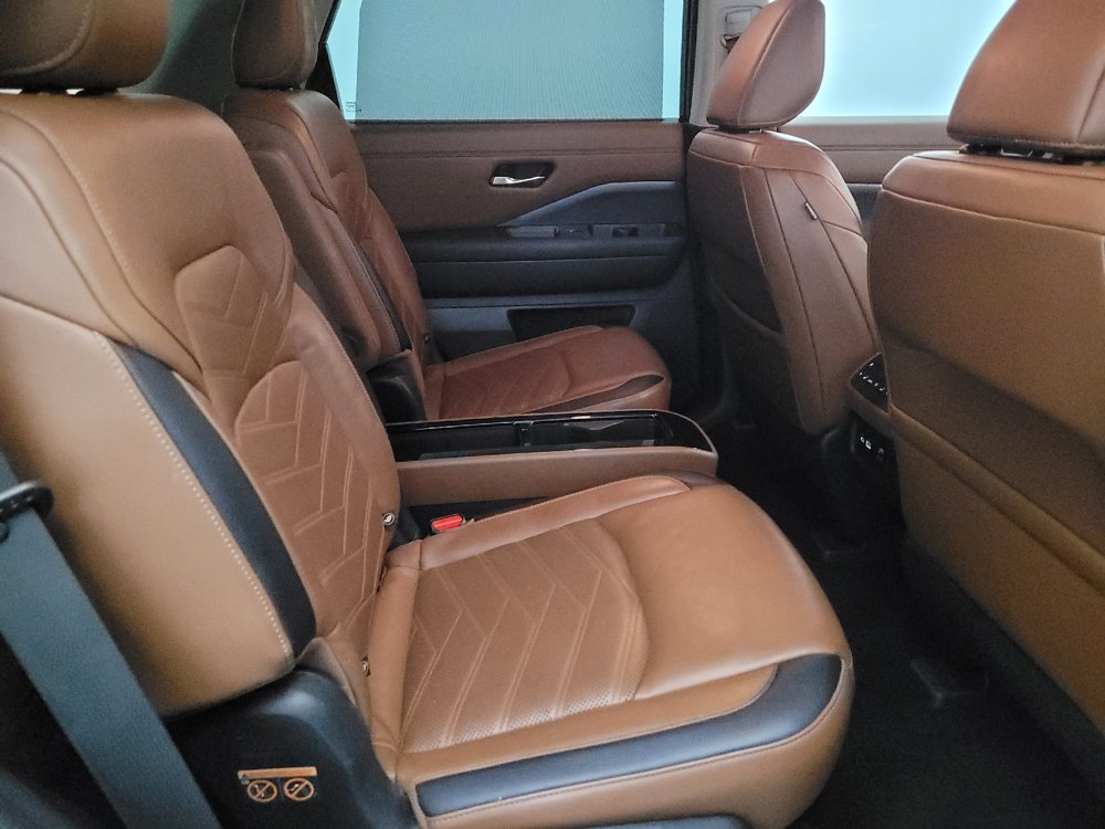 Used 2022 Nissan Pathfinder Platinum w/ Cargo Package AWD/4WD image 19