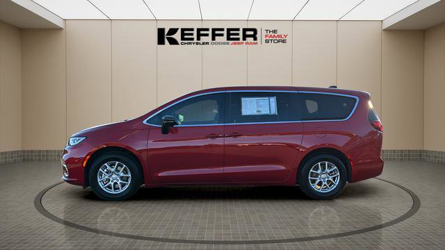 New 2026 Chrysler Pacifica Select image 2