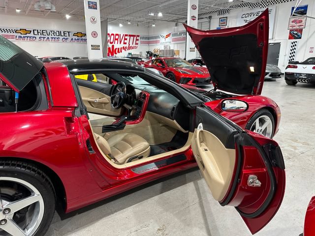 Used 2005 Chevrolet Corvette Coupe w/ Preferred Equipment Group RWD image 18