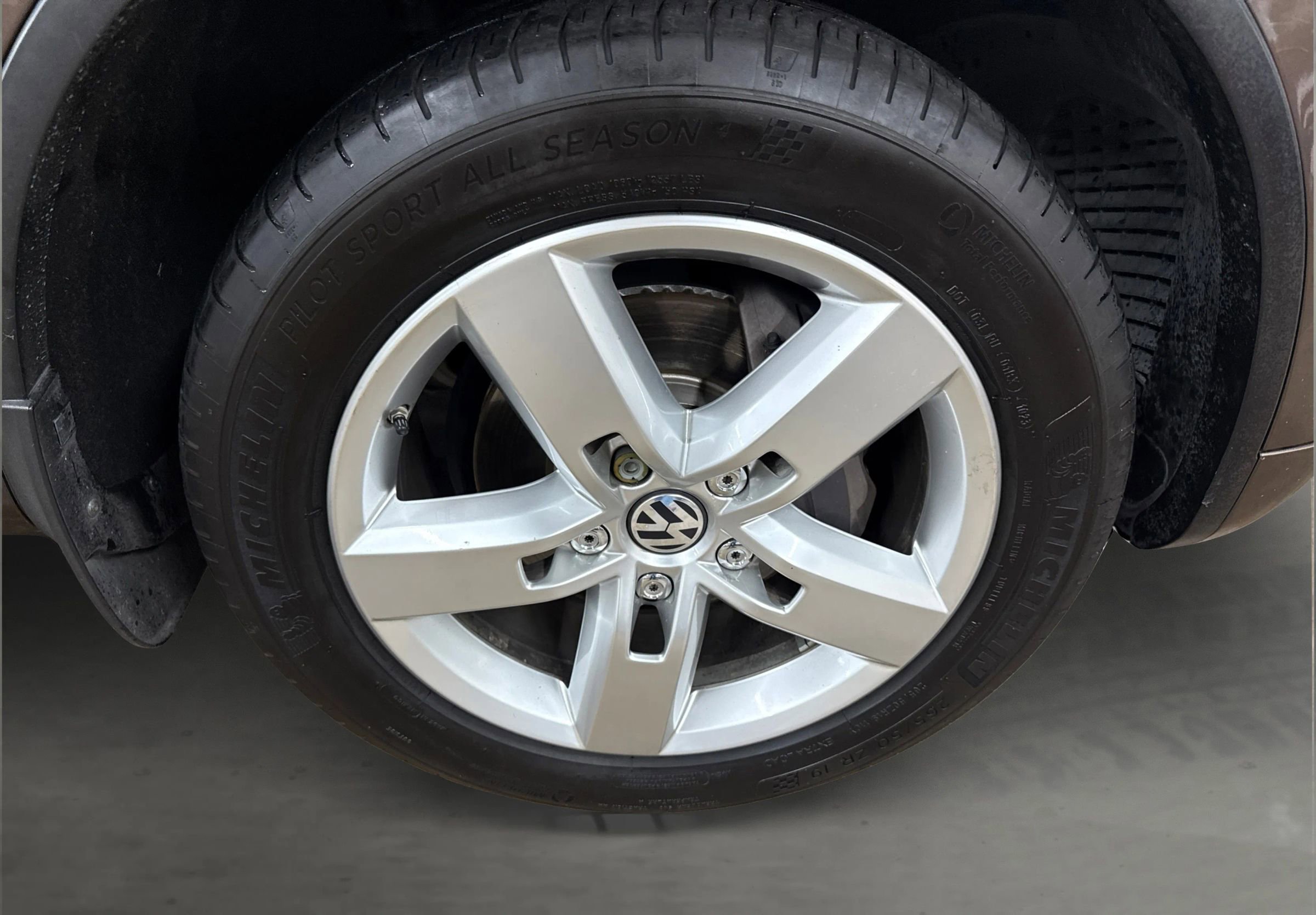 Used 2013 Volkswagen Touareg TDI image 13