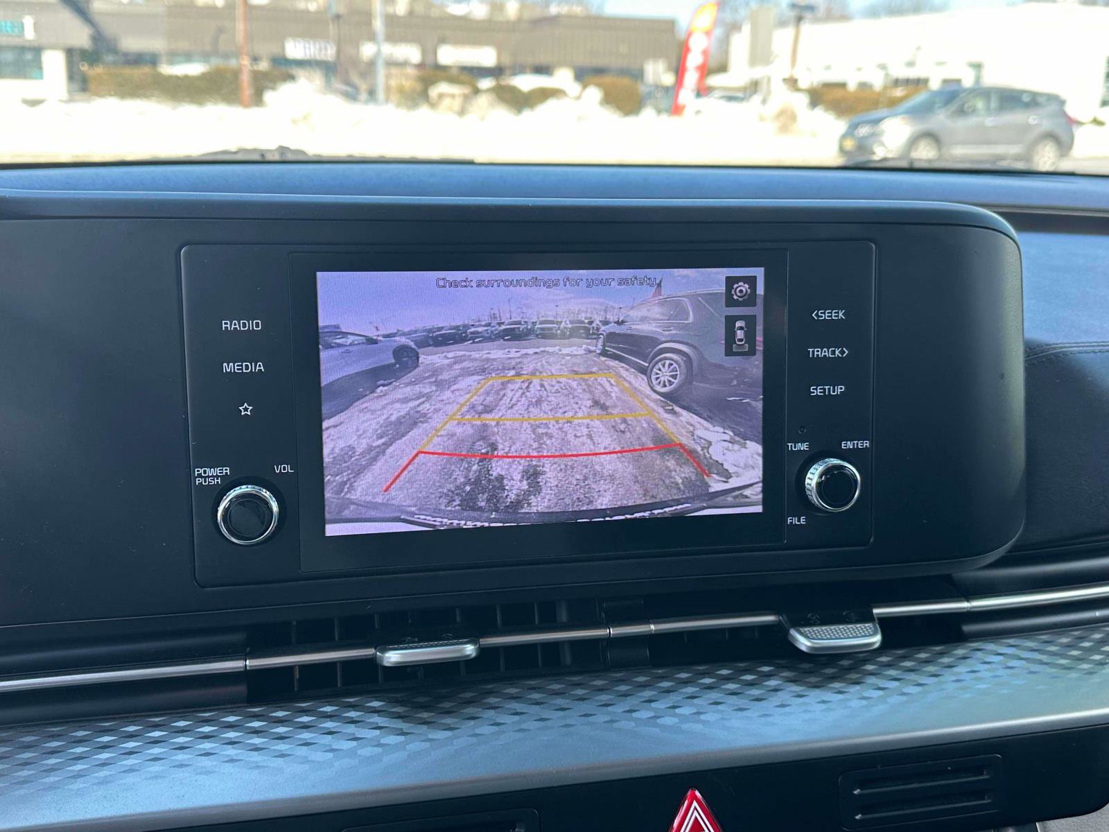 Used 2022 Kia Carnival LX image 27