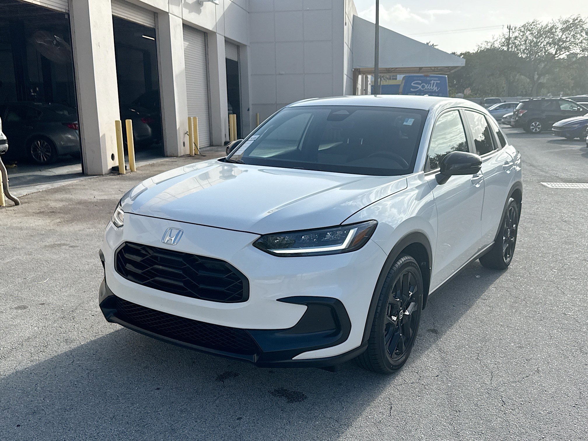 Used 2024 Honda HR-V Sport image 3